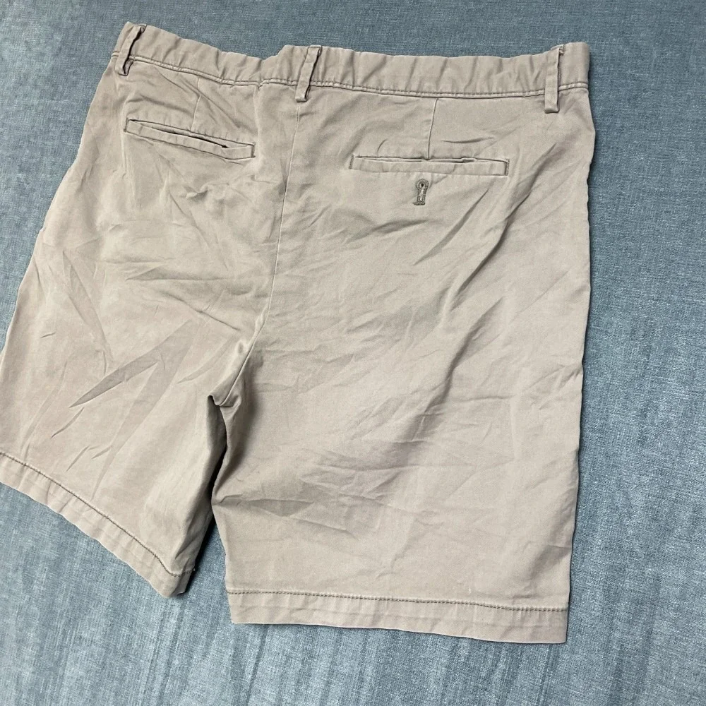 Banana Republic Lived In Chino Shorts Mens 37 Gray Flat Front Performance Golf